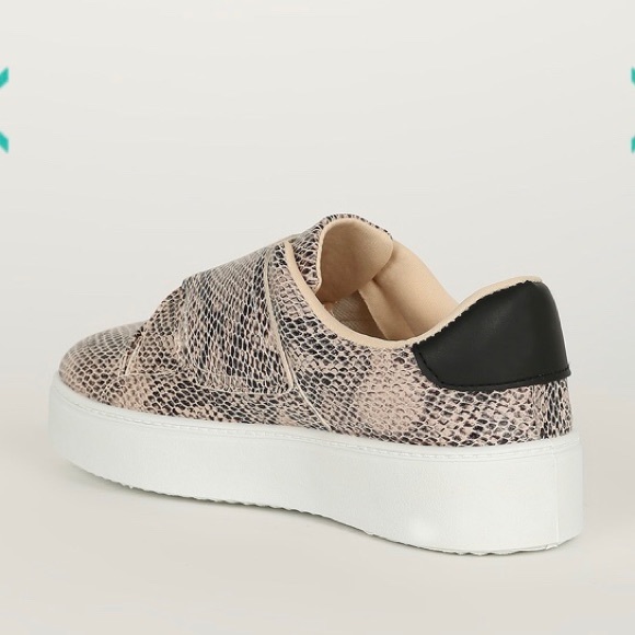 New! Snake Print Platform Sneaker with Velcro - Picture 7 of 10